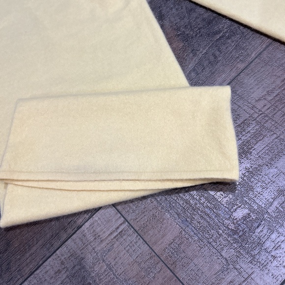 Guest In Residence everywhere cashmere pant in yellow - Picture 8 of 11